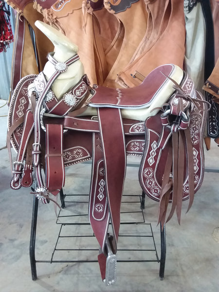 Montura Charra color VINO CON HERRAJE. Mexican Charro Saddle
